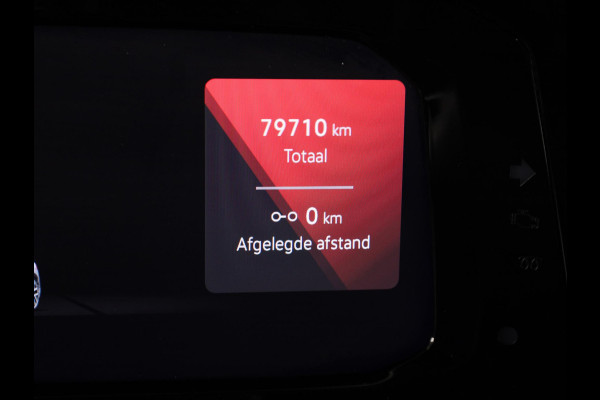 Volkswagen Golf 1.5 TSI Life 130PK | Panoramadak | Navigatie | Wegklapbare trekhaak | Stoelverwarming