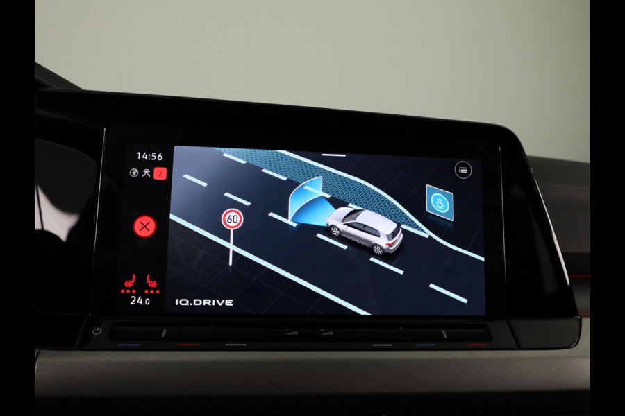 Volkswagen Golf 1.5 TSI Life 130PK | Panoramadak | Navigatie | Wegklapbare trekhaak | Stoelverwarming