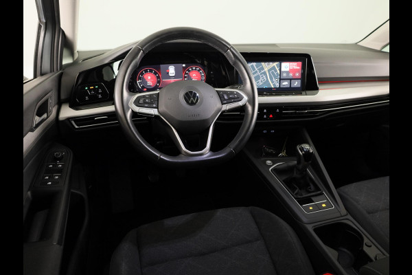 Volkswagen Golf 1.5 TSI Life 130PK | Panoramadak | Navigatie | Wegklapbare trekhaak | Stoelverwarming
