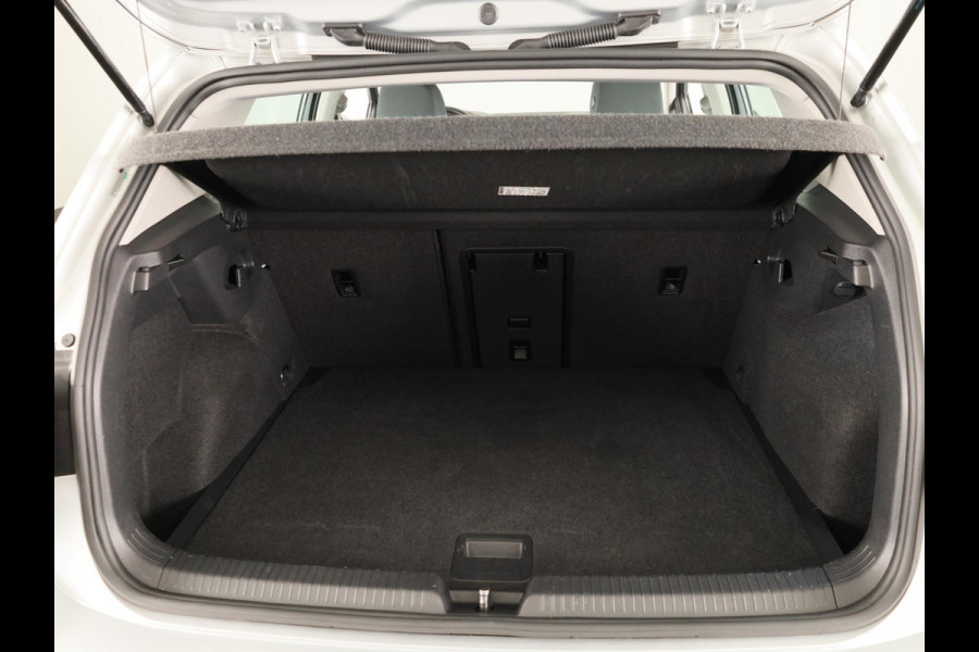 Volkswagen Golf 1.5 TSI Life 130PK | Panoramadak | Navigatie | Wegklapbare trekhaak | Stoelverwarming