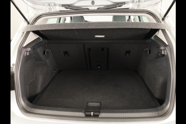 Volkswagen Golf 1.5 TSI Life 130PK | Panoramadak | Navigatie | Wegklapbare trekhaak | Stoelverwarming