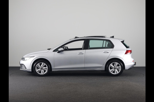 Volkswagen Golf 1.5 TSI Life 130PK | Panoramadak | Navigatie | Wegklapbare trekhaak | Stoelverwarming