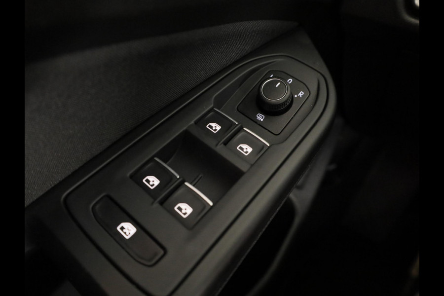 Volkswagen Golf 1.5 TSI Life 130PK | Panoramadak | Navigatie | Wegklapbare trekhaak | Stoelverwarming