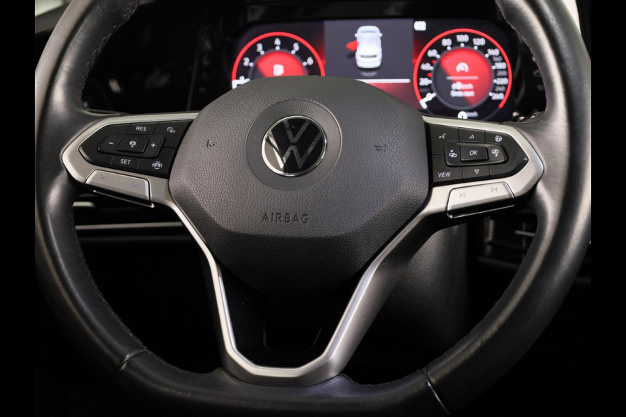 Volkswagen Golf 1.5 TSI Life 130PK | Panoramadak | Navigatie | Wegklapbare trekhaak | Stoelverwarming