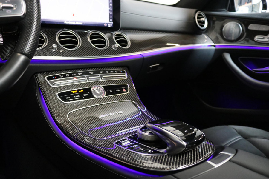 Mercedes-Benz E-Klasse Estate AMG 63 S 4MATIC+ | KERAMISCHE REMMEN | HUD | PANO | STOELVERW + VENTILATIE | AIR BODY CONTROL | SOFT CLOSE | CARBON | VOL OPTIES!