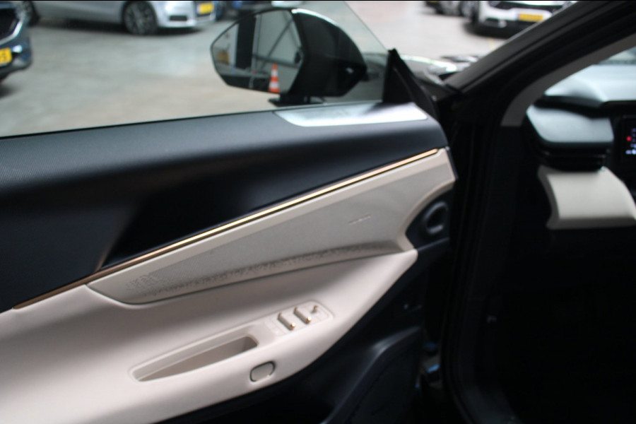 Lynk & Co 08 1.5 More Leer/Pano/Camera/NL auto/December 2025 Nieuwprijs 59995 euro