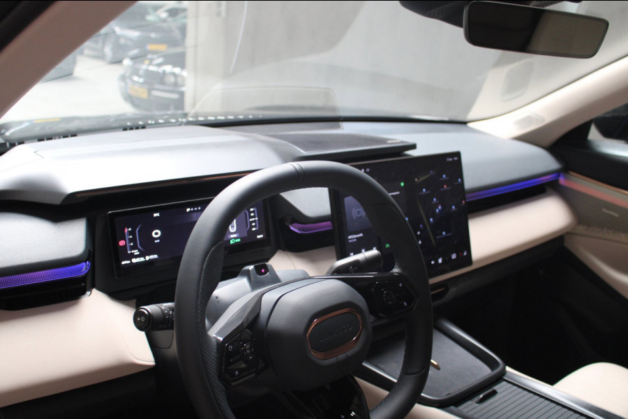 Lynk & Co 08 1.5 More Leer/Pano/Camera/NL auto/December 2025 Nieuwprijs 59995 euro