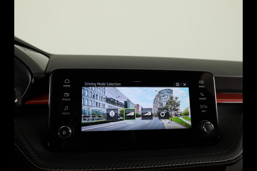 Škoda Fabia 1.0 TSI Monte Carlo 115 pk Automaat (DSG) | Verlengde garantie | Navigatie via App | Parkeersensoren | Achteruitrijcamera | Adaptieve cruise control | Stoelverwarming |