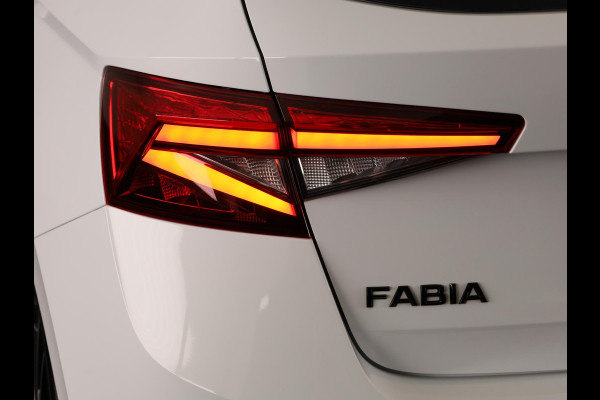 Škoda Fabia 1.0 TSI Monte Carlo 115 pk Automaat (DSG) | Verlengde garantie | Navigatie via App | Parkeersensoren | Achteruitrijcamera | Adaptieve cruise control | Stoelverwarming |