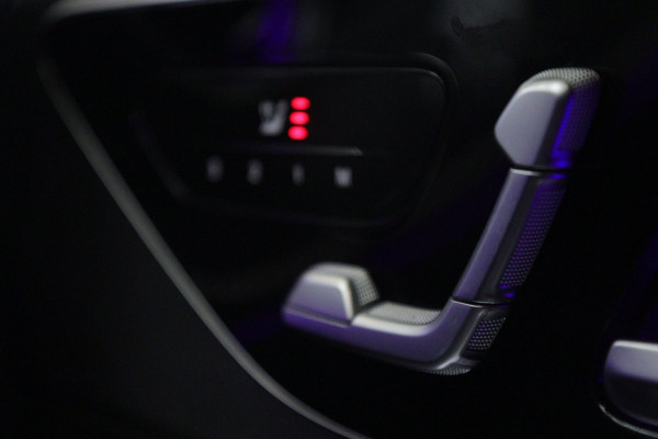 Mercedes-Benz C-Klasse 300 E AMG Line / PANO/HUD/CARPLAY/SFEERVERLICHTING/BOMVOL