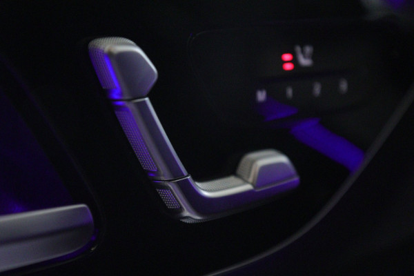 Mercedes-Benz C-Klasse 300 E AMG Line / PANO/HUD/CARPLAY/SFEERVERLICHTING/BOMVOL