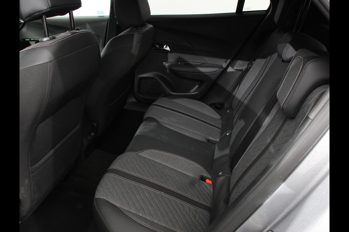Peugeot 2008 1.2 Allure 136pk Hybrid Automaat Camera 360 Climate control Cruise control Adaptive Stoelverwarming Parkeersensoren Navigatie Apple Carplay/ Android Auto Lichtmetalen velgen Led