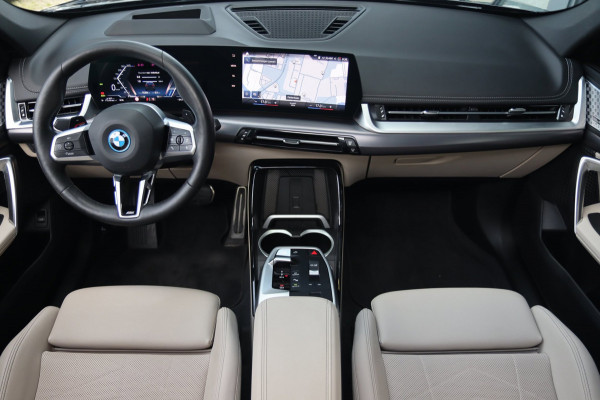BMW X1 XDrive30e M Sport / PANO / HUD / MEMORY / H&K / 360 / KEYLESS / 20'