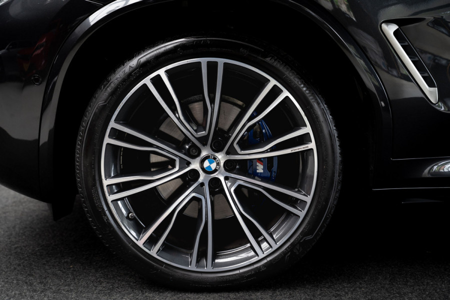 BMW X4 M40i HUD Panodak 360° Harman K Leer ACC Navi Keyless Entry & Go Elektr. uitklapbare trekhaak Elektr. bedienbare achterklep Memory seats Climate voor & achter PDC Zwarte hemelbekleding 21 inch LM v
