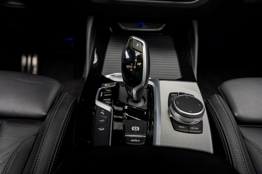 BMW X4 M40i HUD Panodak 360° Harman K Leer ACC Navi Keyless Entry & Go Elektr. uitklapbare trekhaak Elektr. bedienbare achterklep Memory seats Climate voor & achter PDC Zwarte hemelbekleding 21 inch LM v