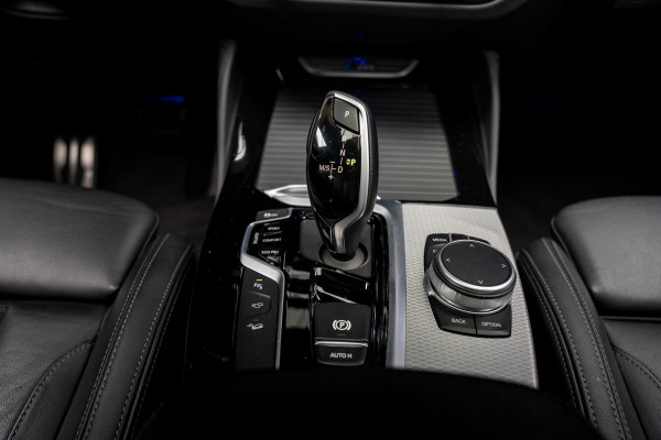BMW X4 M40i HUD Panodak 360° Harman K Leer ACC Navi Keyless Entry & Go Elektr. uitklapbare trekhaak Elektr. bedienbare achterklep Memory seats Climate voor & achter PDC Zwarte hemelbekleding 21 inch LM v
