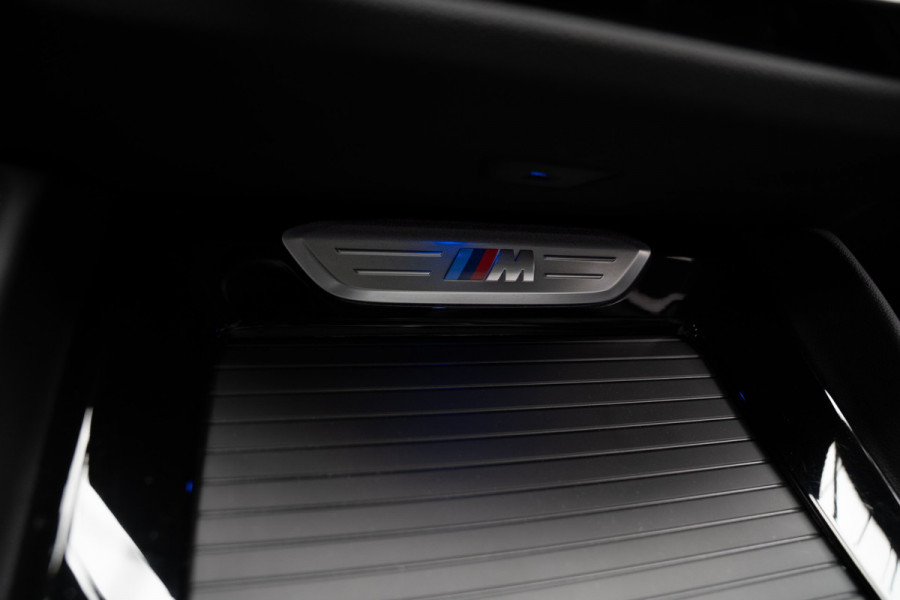 BMW X4 M40i HUD Panodak 360° Harman K Leer ACC Navi Keyless Entry & Go Elektr. uitklapbare trekhaak Elektr. bedienbare achterklep Memory seats Climate voor & achter PDC Zwarte hemelbekleding 21 inch LM v