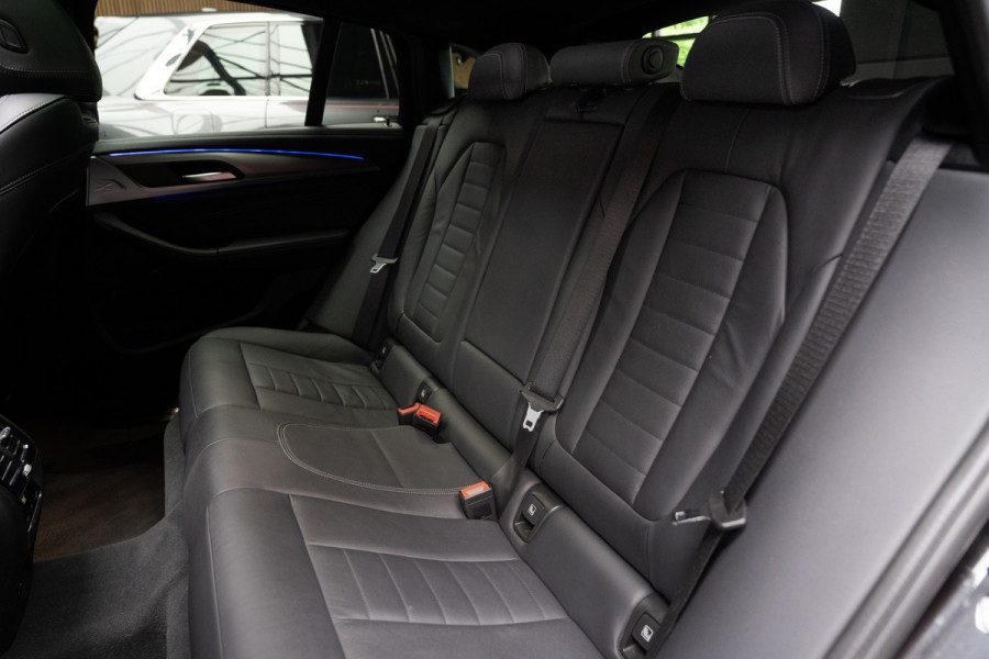 BMW X4 M40i HUD Panodak 360° Harman K Leer ACC Navi Keyless Entry & Go Elektr. uitklapbare trekhaak Elektr. bedienbare achterklep Memory seats Climate voor & achter PDC Zwarte hemelbekleding 21 inch LM v