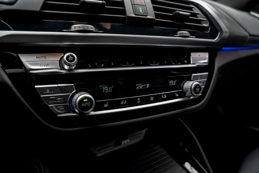 BMW X4 M40i HUD Panodak 360° Harman K Leer ACC Navi Keyless Entry & Go Elektr. uitklapbare trekhaak Elektr. bedienbare achterklep Memory seats Climate voor & achter PDC Zwarte hemelbekleding 21 inch LM v