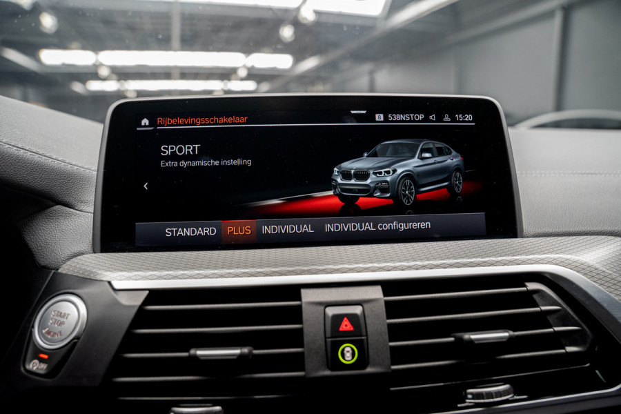 BMW X4 M40i HUD Panodak 360° Harman K Leer ACC Navi Keyless Entry & Go Elektr. uitklapbare trekhaak Elektr. bedienbare achterklep Memory seats Climate voor & achter PDC Zwarte hemelbekleding 21 inch LM v