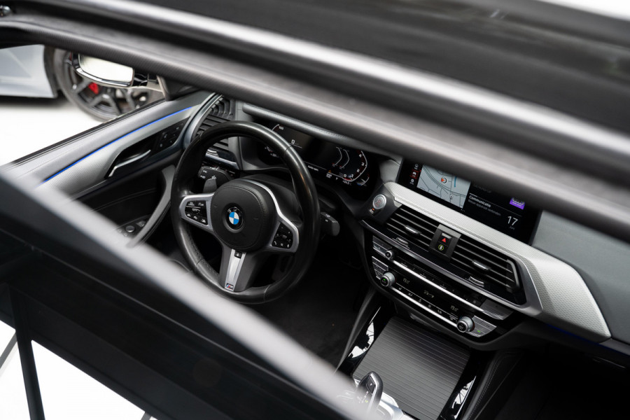 BMW X4 M40i HUD Panodak 360° Harman K Leer ACC Navi Keyless Entry & Go Elektr. uitklapbare trekhaak Elektr. bedienbare achterklep Memory seats Climate voor & achter PDC Zwarte hemelbekleding 21 inch LM v