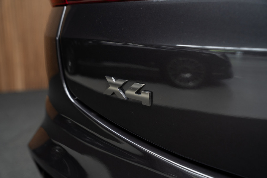 BMW X4 M40i HUD Panodak 360° Harman K Leer ACC Navi Keyless Entry & Go Elektr. uitklapbare trekhaak Elektr. bedienbare achterklep Memory seats Climate voor & achter PDC Zwarte hemelbekleding 21 inch LM v
