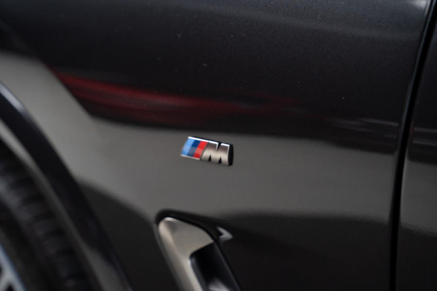 BMW X4 M40i HUD Panodak 360° Harman K Leer ACC Navi Keyless Entry & Go Elektr. uitklapbare trekhaak Elektr. bedienbare achterklep Memory seats Climate voor & achter PDC Zwarte hemelbekleding 21 inch LM v