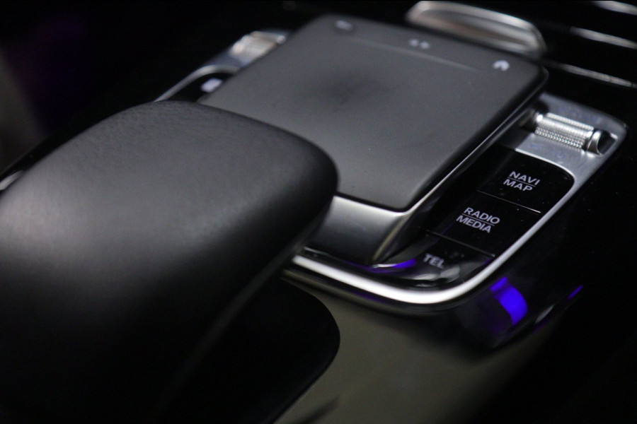 Mercedes-Benz A-Klasse 250 4MATIC AMG-LINE /PANO/CARPLAY/MEMORY/360CAM/VOL