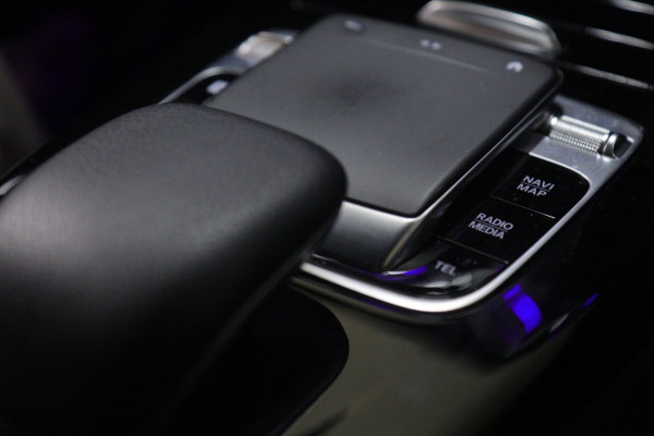 Mercedes-Benz A-Klasse 250 4MATIC AMG-LINE /PANO/CARPLAY/MEMORY/360CAM/VOL