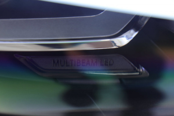 Mercedes-Benz A-Klasse 250 4MATIC AMG-LINE /PANO/CARPLAY/MEMORY/360CAM/VOL