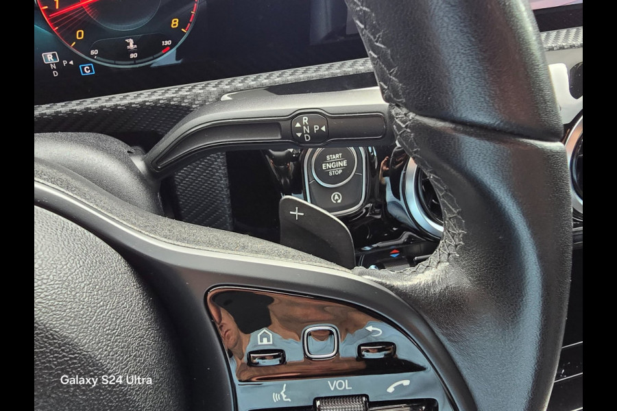 Mercedes-Benz A-Klasse 180 AMG Line / Dig Cockpit / Navi / Camera / Rode Gordels / 20 Inch / Led / Pdc / Mooie Staat
