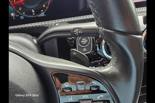 Mercedes-Benz A-Klasse 180 AMG Line / Dig Cockpit / Navi / Camera / Rode Gordels / 20 Inch / Led / Pdc / Mooie Staat