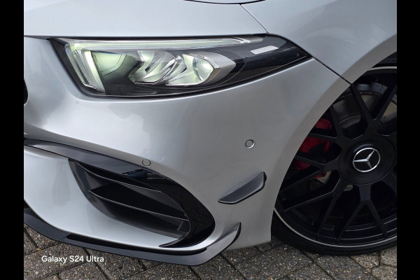 Mercedes-Benz A-Klasse 180 AMG Line / Dig Cockpit / Navi / Camera / Rode Gordels / 20 Inch / Led / Pdc / Mooie Staat