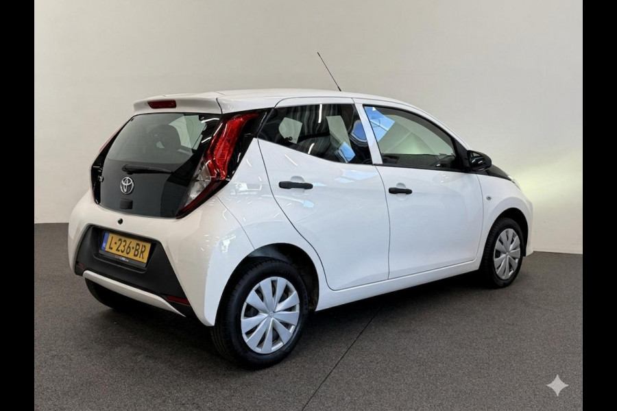 Toyota Aygo 1.0 VVT-i x-fun Airco Bluetooth Centrale vergrendeling + afstand bediening Electrische ramen Led 5 Deurs
