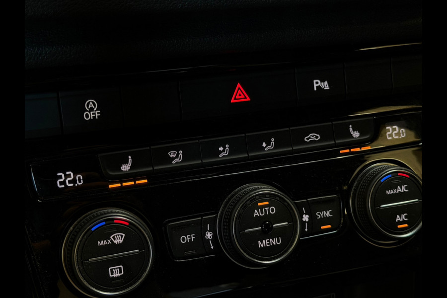 Volkswagen T-Roc 1.5 TSI Sport Business R-Line VIRTUAL|DEALER ONDERHOUDEN|CARPLAY|SFEERVERLICHTING|18INCH|NIGHTPAKKET|NAP|NL AUTO|