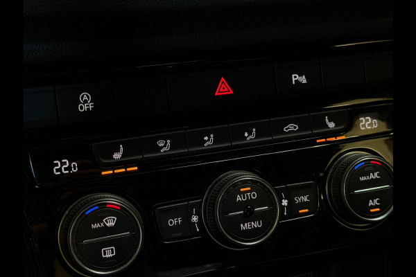Volkswagen T-Roc 1.5 TSI Sport Business R-Line VIRTUAL|DEALER ONDERHOUDEN|CARPLAY|SFEERVERLICHTING|18INCH|NIGHTPAKKET|NAP|NL AUTO|