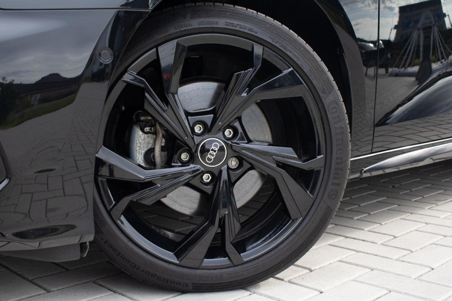 Audi A3 Sportback 40 TFSIe S line RS Bekleding MATRIX PANO MAXTON  ACC