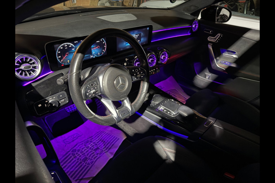 Mercedes-Benz A-Klasse 220 AMG | Sfeerverlichting | Pano | Night-pakket