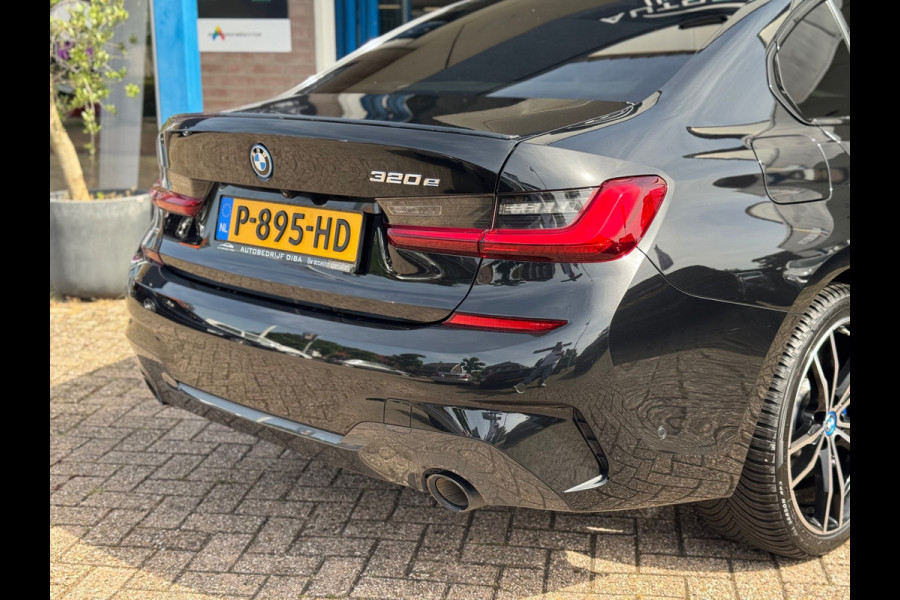 BMW 3-serie 320e M-Pakket Plus AUT NAVI CLIMA LEDER LM NAP!