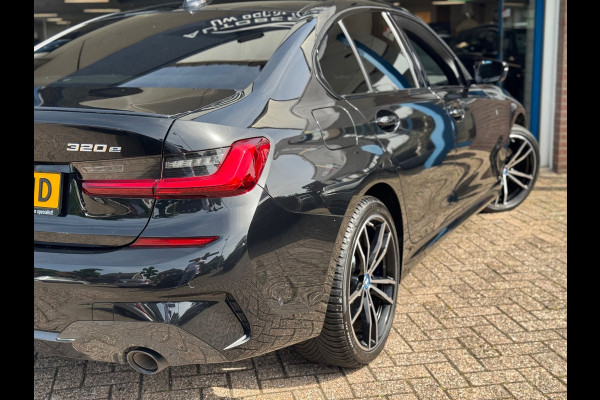 BMW 3-serie 320e M-Pakket Plus AUT NAVI CLIMA LEDER LM NAP!