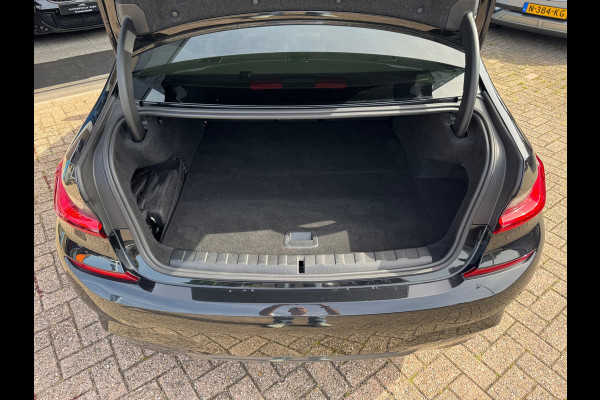 BMW 3-serie 320e M-Pakket Plus AUT NAVI CLIMA LEDER LM NAP!