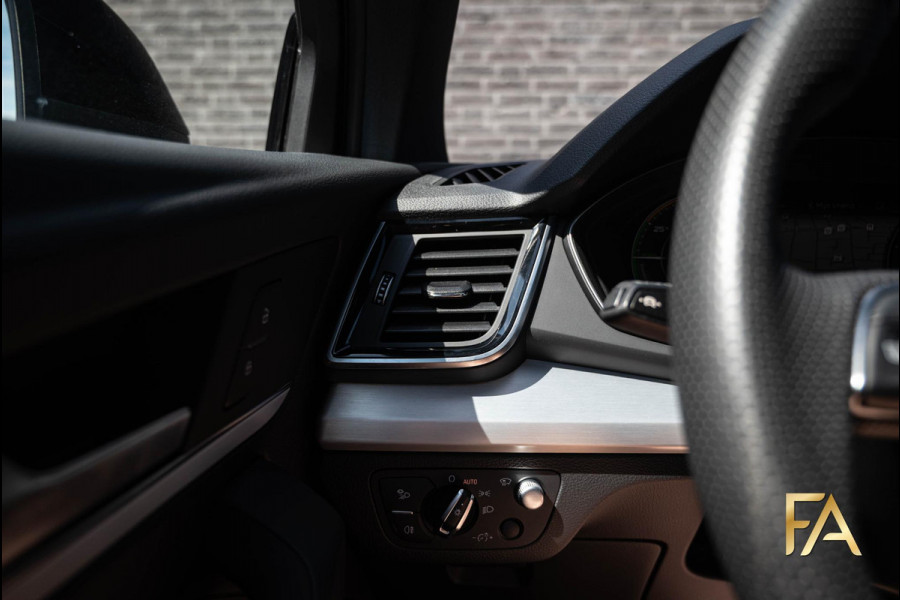 Audi Q5 55 TFSI e S edition Competition SLine|367PK|Headup|Luchtvering