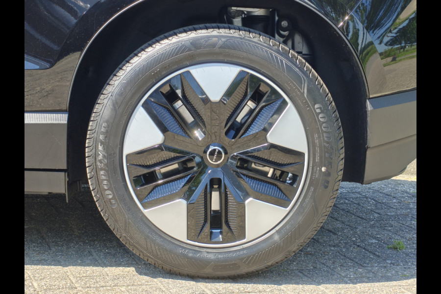 Volvo EX30 Extended Range 272PK Plus Europa 69 kWh | Climate pack | H&K | ACC | Blis | Elektr. stoel