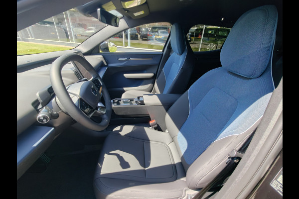 Volvo EX30 Extended Range 272PK Plus Europa 69 kWh | Climate pack | H&K | ACC | Blis | Elektr. stoel