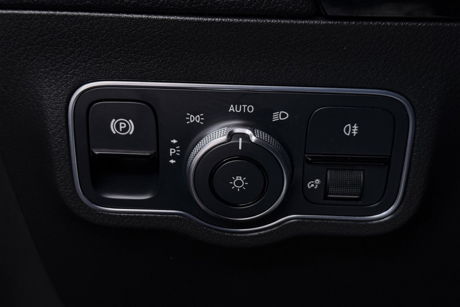 Mercedes-Benz EQA 250 Business Solution AMG 67 kWh 96% SOH (STOELVERWARMING, SFEERVERLICHTING, CAMERA, PARKEERSENSOREN)