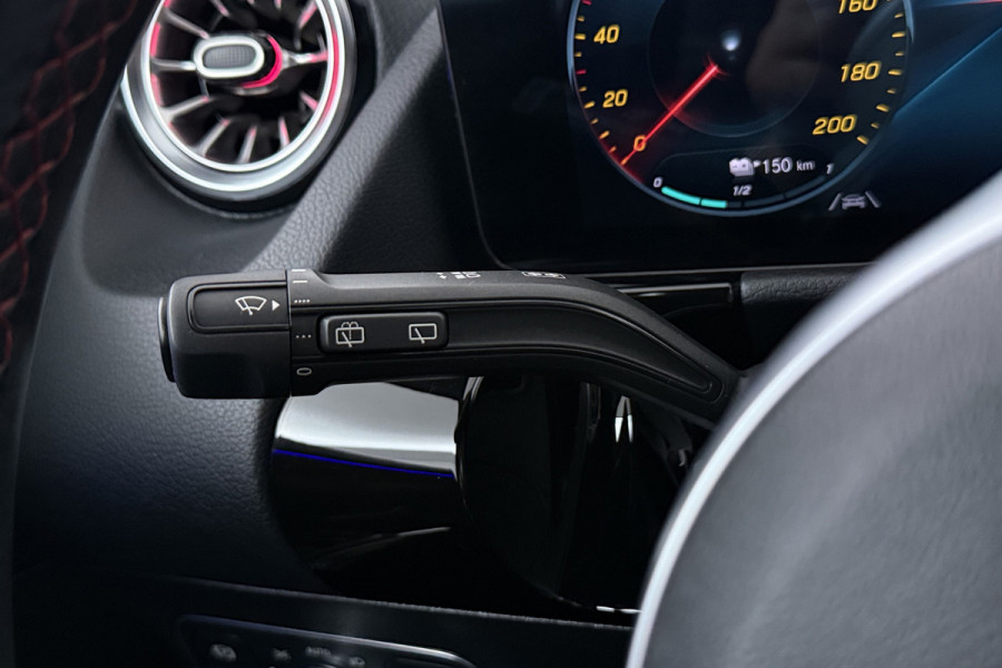Mercedes-Benz EQA 250 Business Solution AMG 67 kWh 96% SOH (STOELVERWARMING, SFEERVERLICHTING, CAMERA, PARKEERSENSOREN)