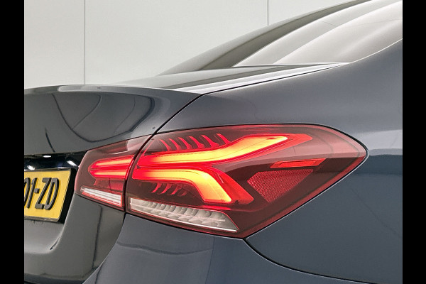 Mercedes-Benz A-Klasse 180 Business Solution AMG (NAVIGATIE, CLIMA, CAMERA, LED, GOED ONDERHOUDEN)