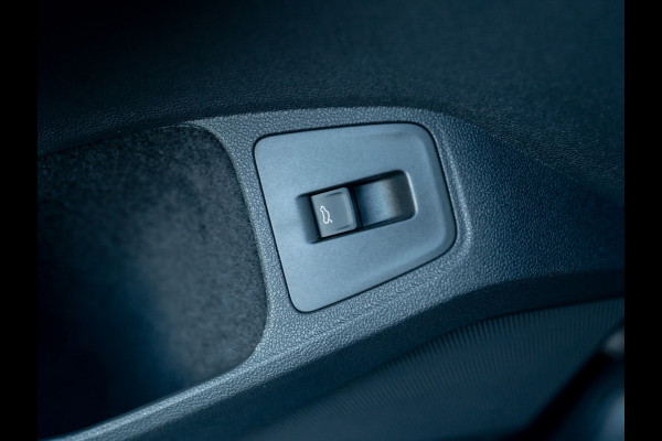 Volkswagen Tiguan 1.5 TSI R-Line Business | Black Style | Trekhaak wegkl. | Camera | IQ Light | Prijs Rijklaar!!