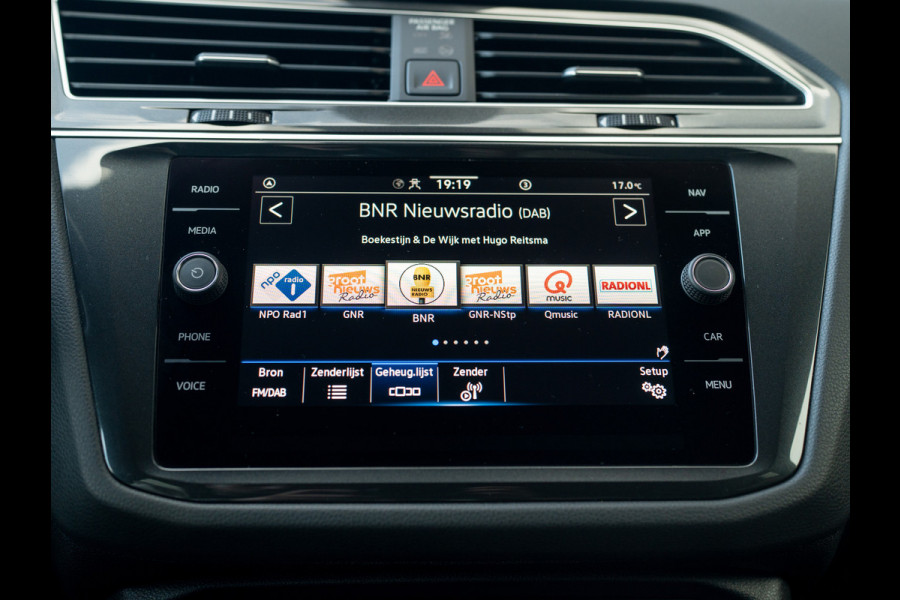 Volkswagen Tiguan 1.5 TSI R-Line Business+ | 360 Camera | Trekhaak wegkl. | 20'' | Allseason banden | Black Style | Prijs Rijklaar!!