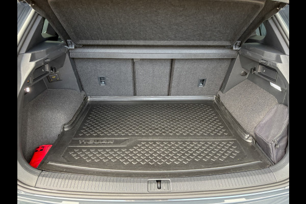 Volkswagen Tiguan 1.5 TSI R-Line Business+ | 360 Camera | Trekhaak wegkl. | 20'' | Allseason banden | Black Style | Prijs Rijklaar!!